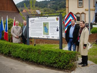 Enthüllung und Vortrag zur Erinnerung der Besetzung Ortenbergs